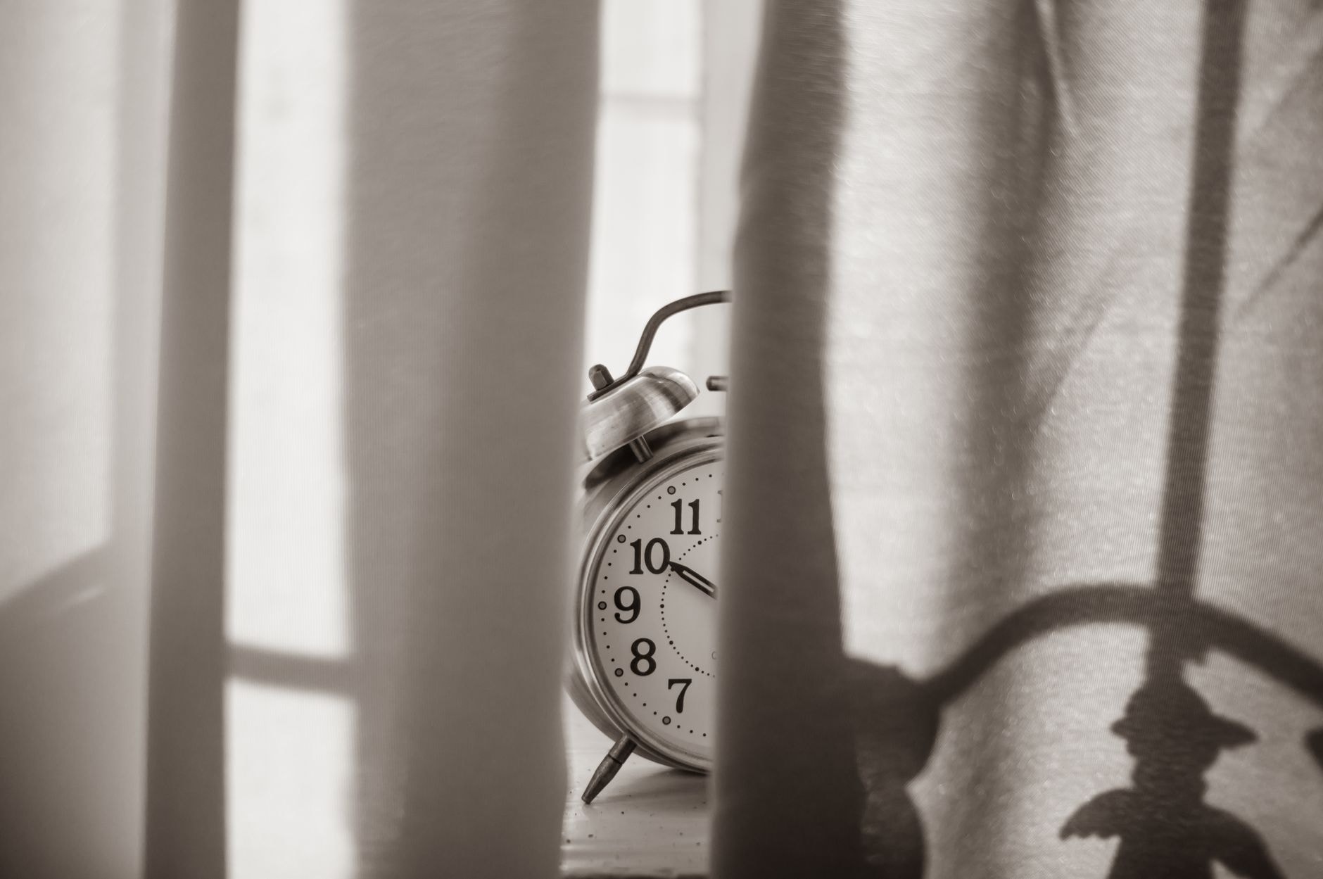 Réveil posé dans une chambre d'enfant